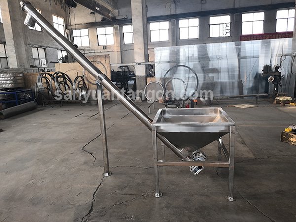screw feeder hopper